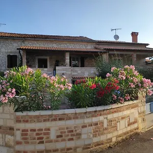  Appartamento Memic 100 M Do Plaze, Memic Only 100m From Croazia